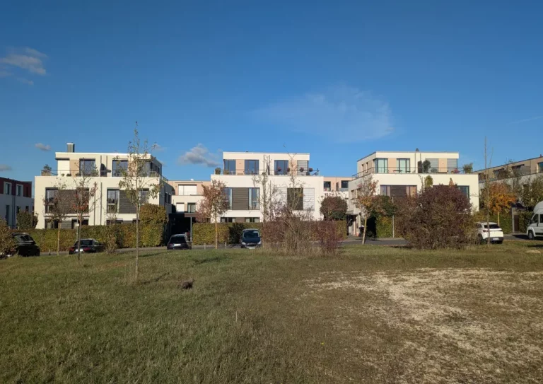 Neubau moderner KfW-55-Doppelhäuser auf dem Kronsberg in Hannover. Projekt von Gundlach GmbH & Co. KG, Bauzeit 2011 bis 2015. Planung durch architekturwitt, Leistungsphasen 1 bis 5.